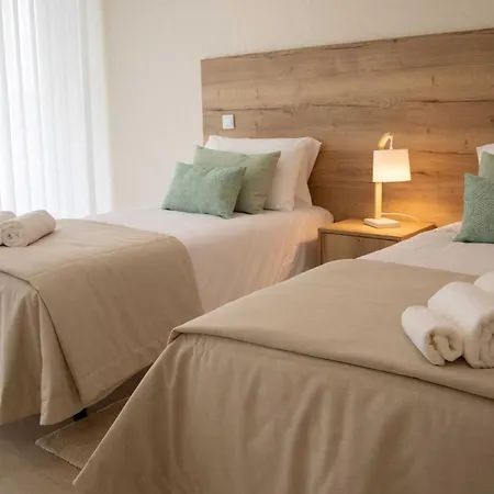 Nina Da - By Sch Nazaré