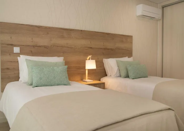 Nina Da - By Sch Daire Nazaré